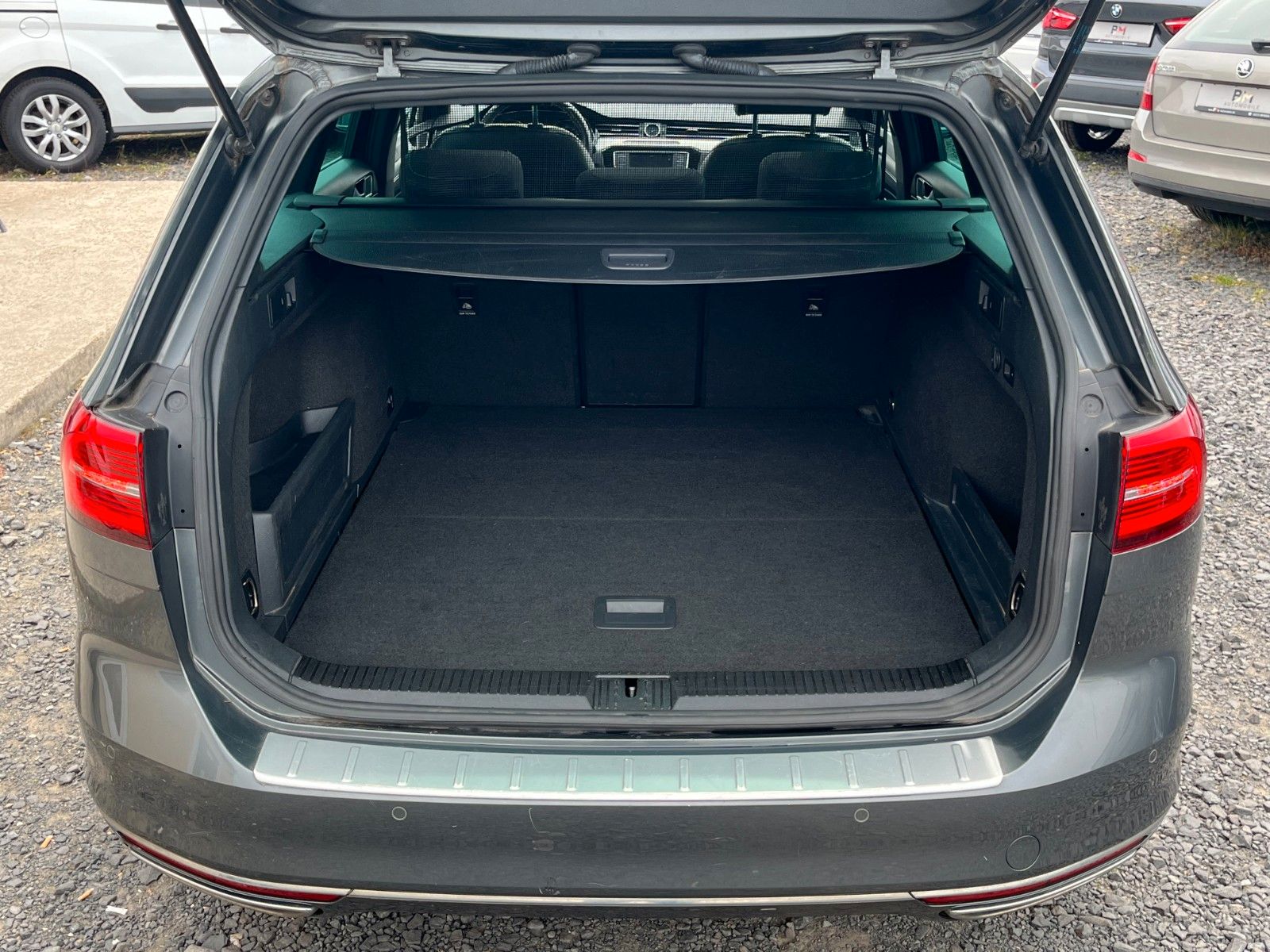 Fahrzeugabbildung Volkswagen 2.0 TSI DSG R-LINE/HIGHLINE Navi Pano AHK LED SP