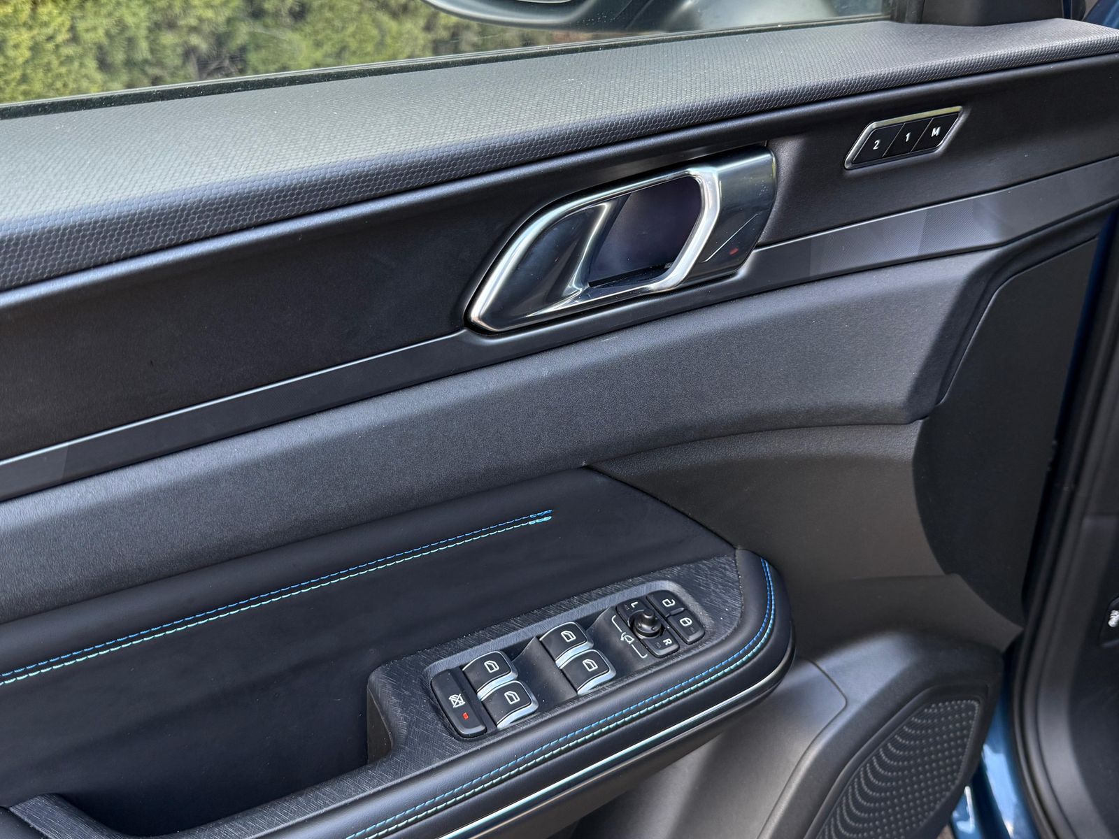 Fahrzeugabbildung Lynk&Co 01 1.5 T Aut PHEV PANO+LED+NAVI+ACC+MEMO+SHZ+360