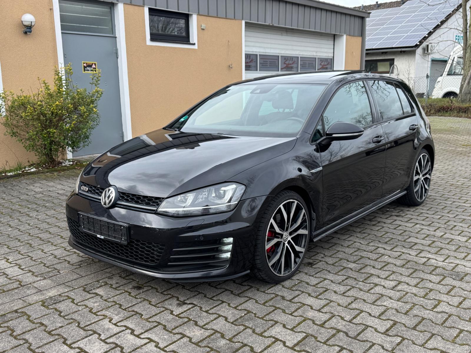 Volkswagen Golf VII Lim. GTD BMT DSG PANO LEDER NAVI SOUND