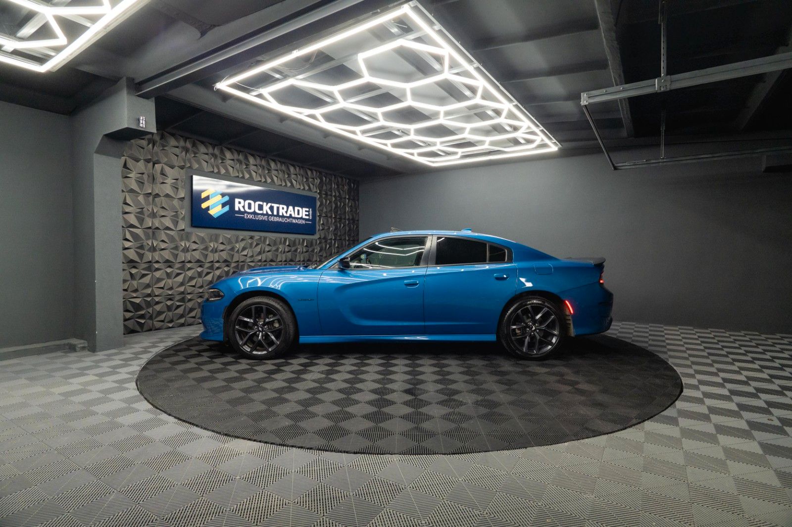 Fahrzeugabbildung Dodge Charger 5.7 V8 HEMI R/T Night-Paket Performance