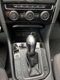 Volkswagen Golf - 11
