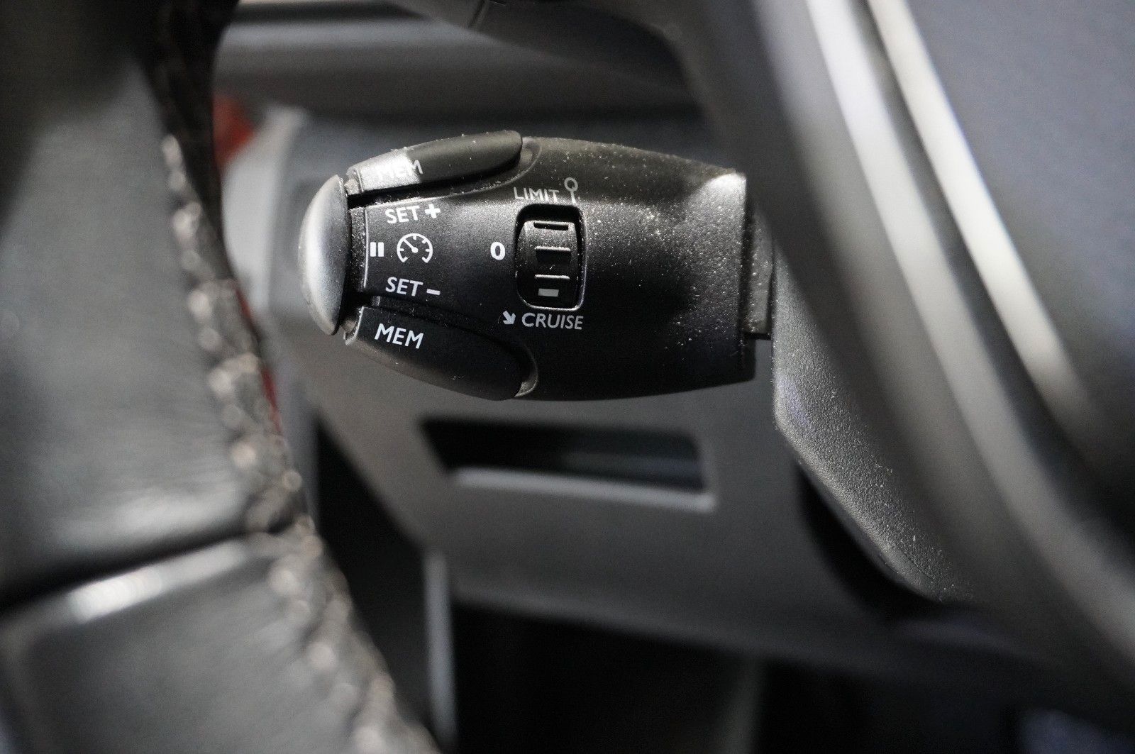 Fahrzeugabbildung Peugeot 3008 1.2 ALLURE NAVI/LED/VIRTU./SHZ/TEMP./NEBEL