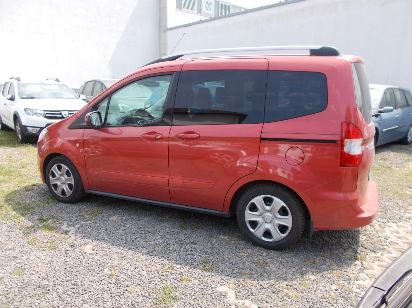 Ford Tourneo Courier Titanium