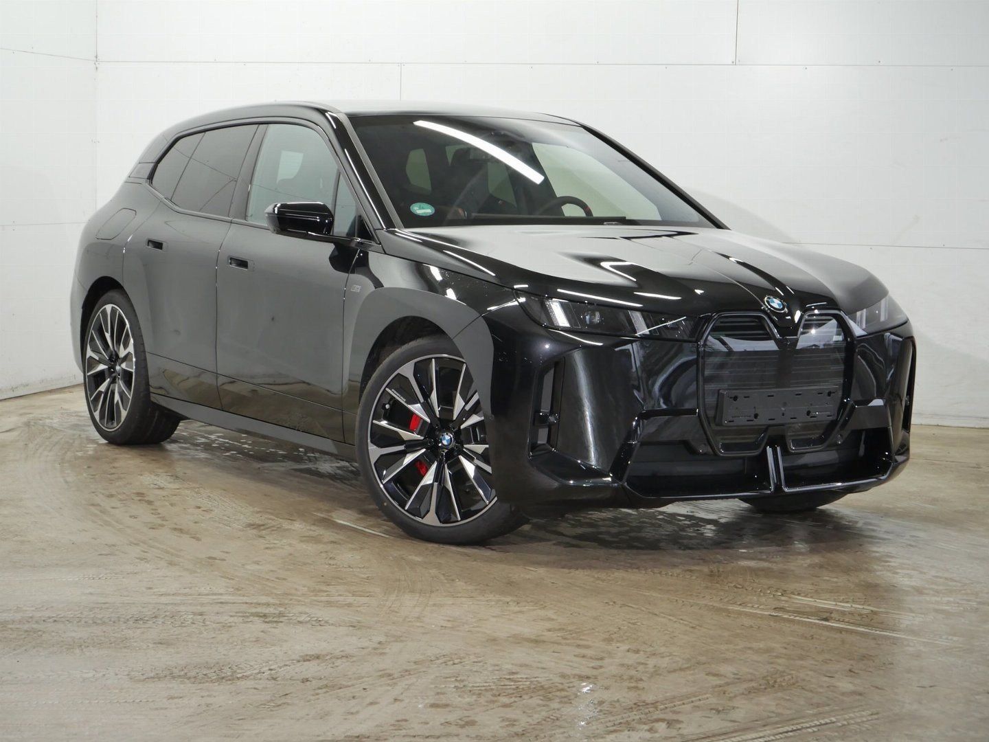 Fahrzeugeinzelansicht 6 Fahrzeugabbildung BMW iX M70 |B&W |Panoramaglasdach| Sitzbelüftung vor