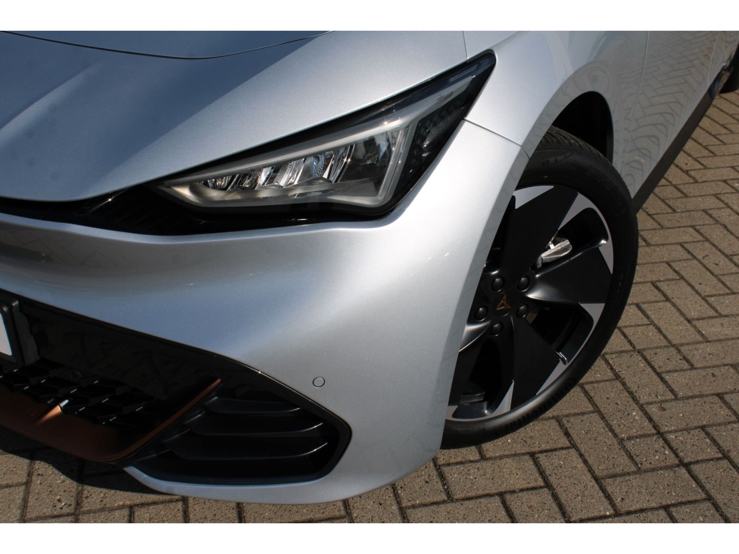 Fahrzeugabbildung CUPRA Born 170 kW LED GRA RFK Navi PDC vo+hi GJR SHZg