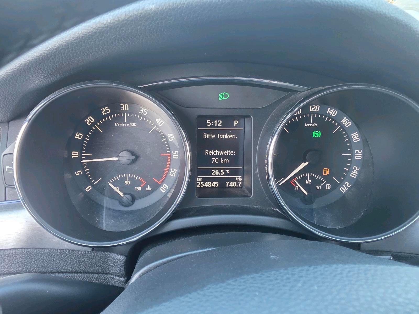 Skoda Superb 2014 — engine 170 HP (125kW)