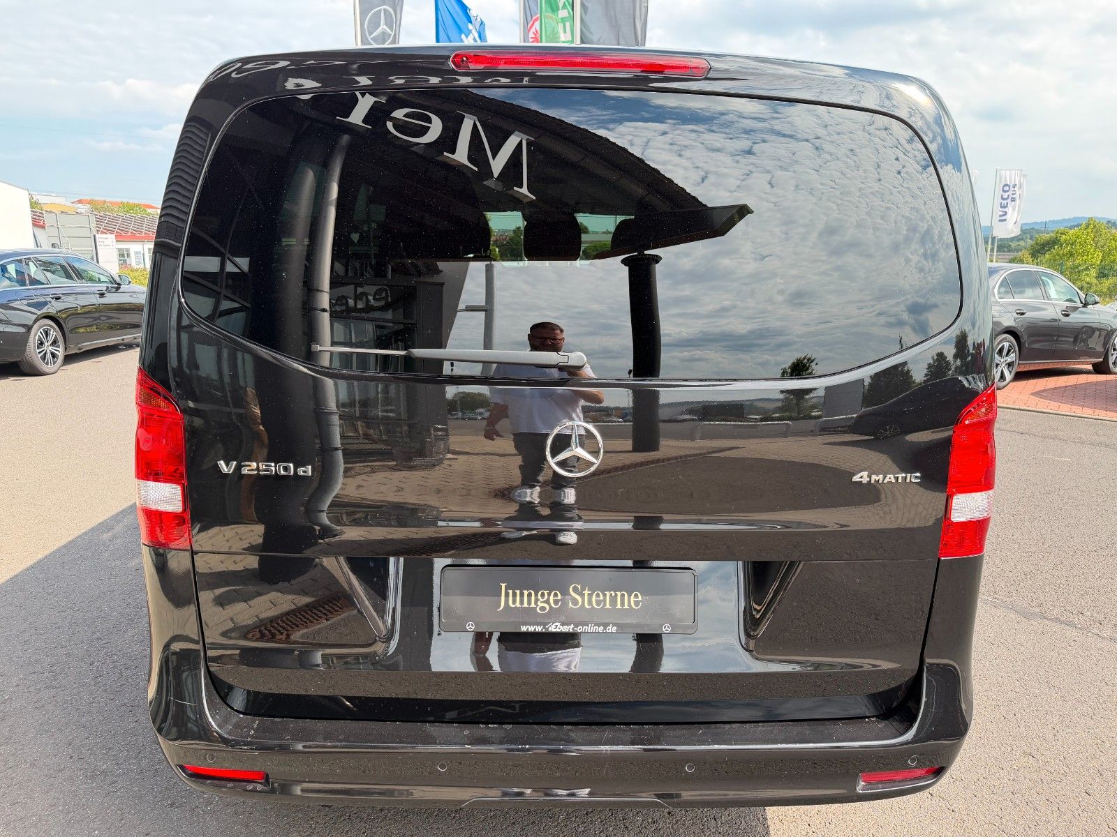Fahrzeugabbildung Mercedes-Benz V 250 d 4MATIC DISTRONIC 360Kamera 7Sitze