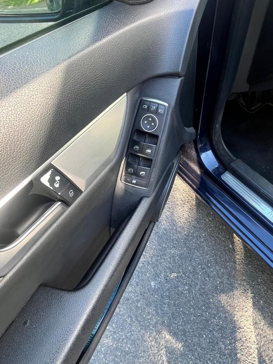 Mercedes-Benz C200 2011 — photo 8