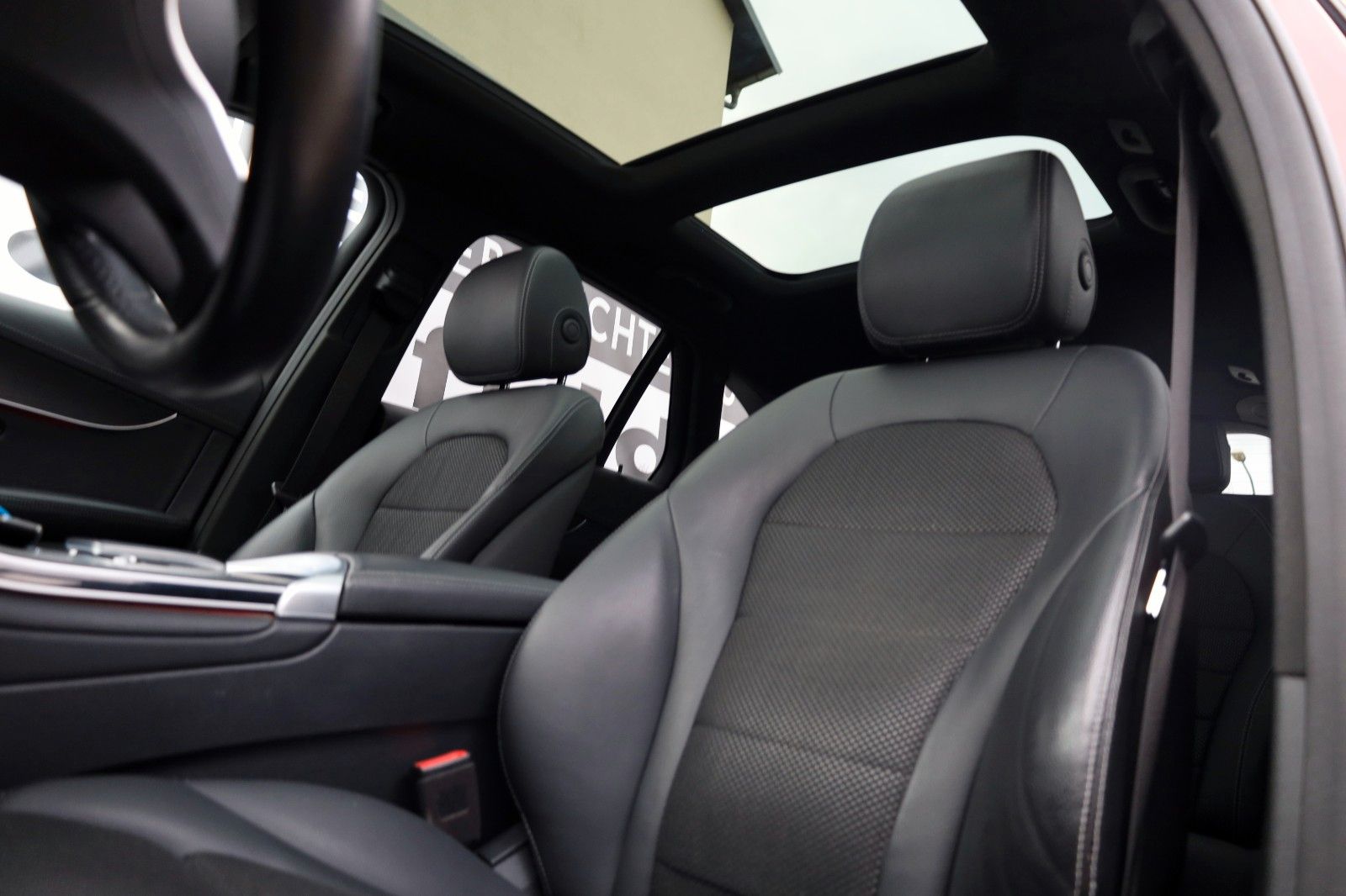 Fahrzeugabbildung Mercedes-Benz GLC 300d 4M AMG Line TLeder,Navi,LED,Panorama,SH