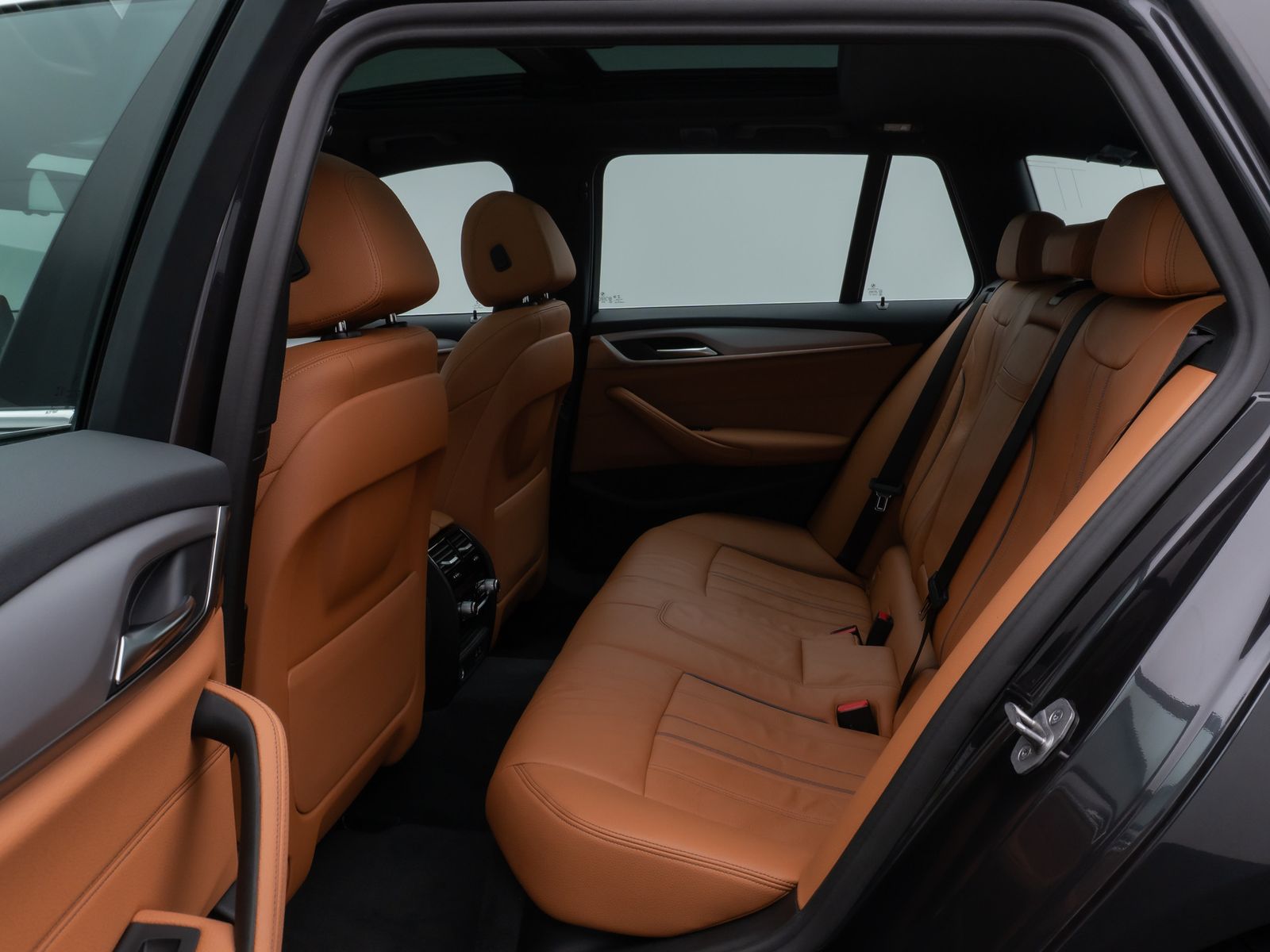 Fahrzeugabbildung BMW 520d Panorama DAB Leder AHK Alarm M Sport 18Zoll