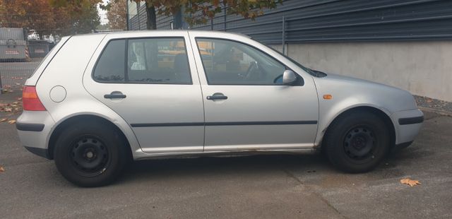 Volkswagen Golf 1.6 Auto Comfortline