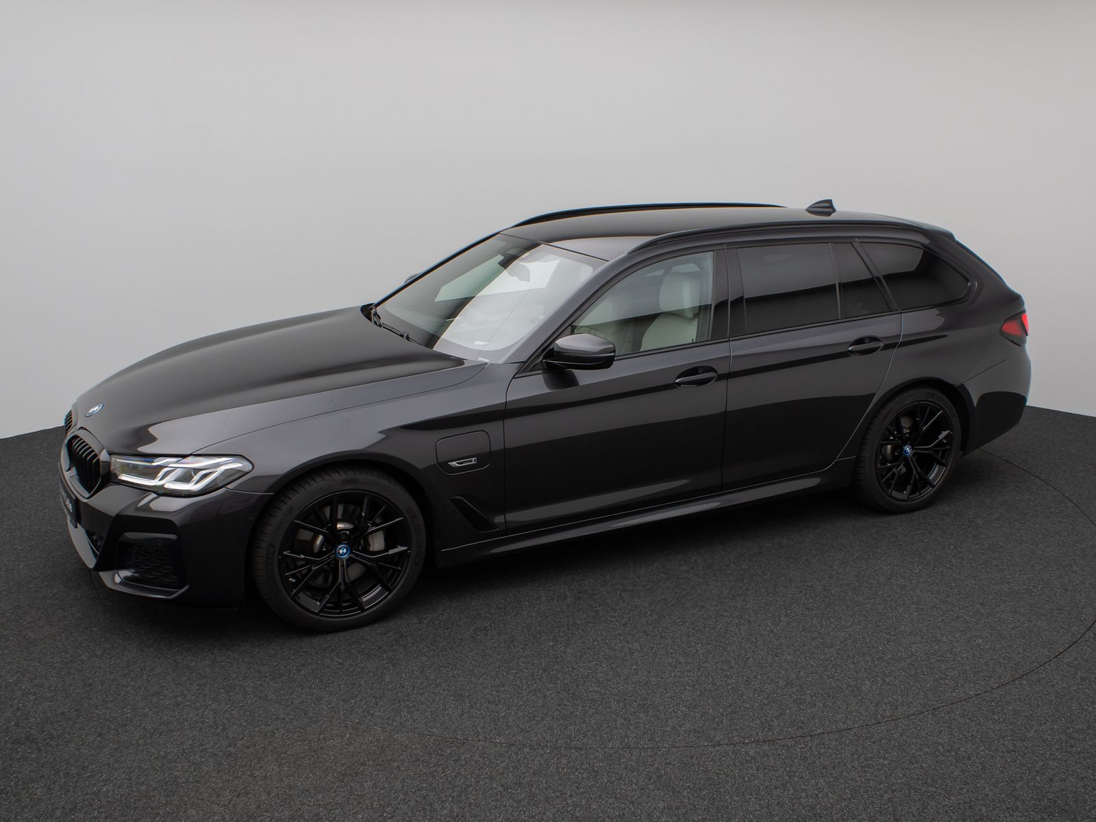 Fahrzeugabbildung BMW 530e xD M Sport Kamera Laser HUD DAB Komfort AHK