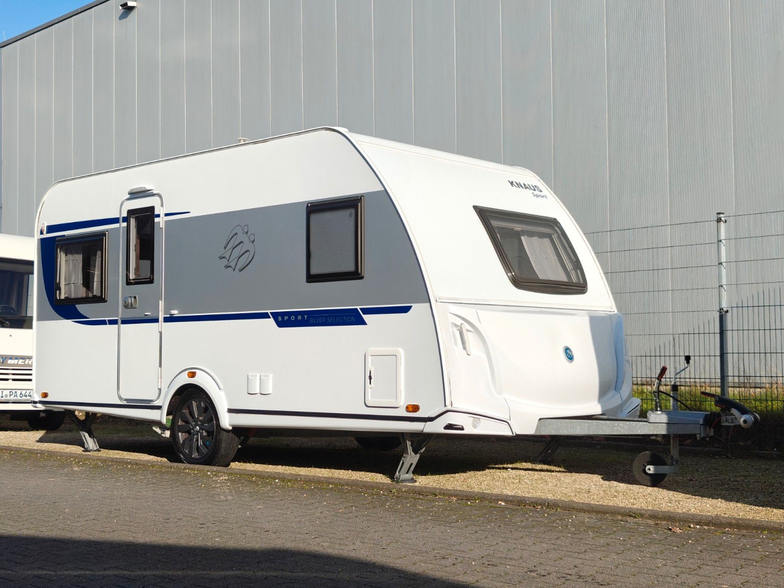 Fahrzeugabbildung Knaus Sport 450 FU Silver Selection - Rangiersystem -