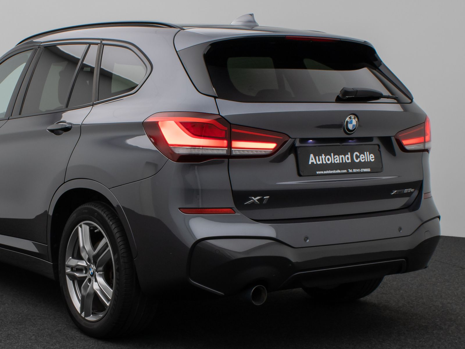 Fahrzeugabbildung BMW X1 xD25e M Sport Panorama Kamera HUD DAB HiFi