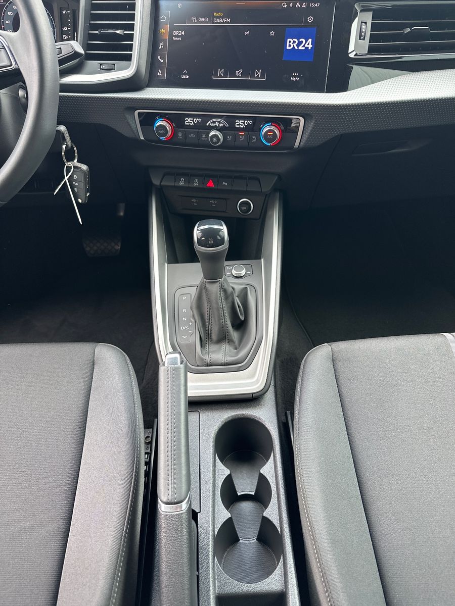 Fahrzeugabbildung Audi A1 35 TFSI Sportback Aut. NAV+PDC+DAB+VCOCKPIT