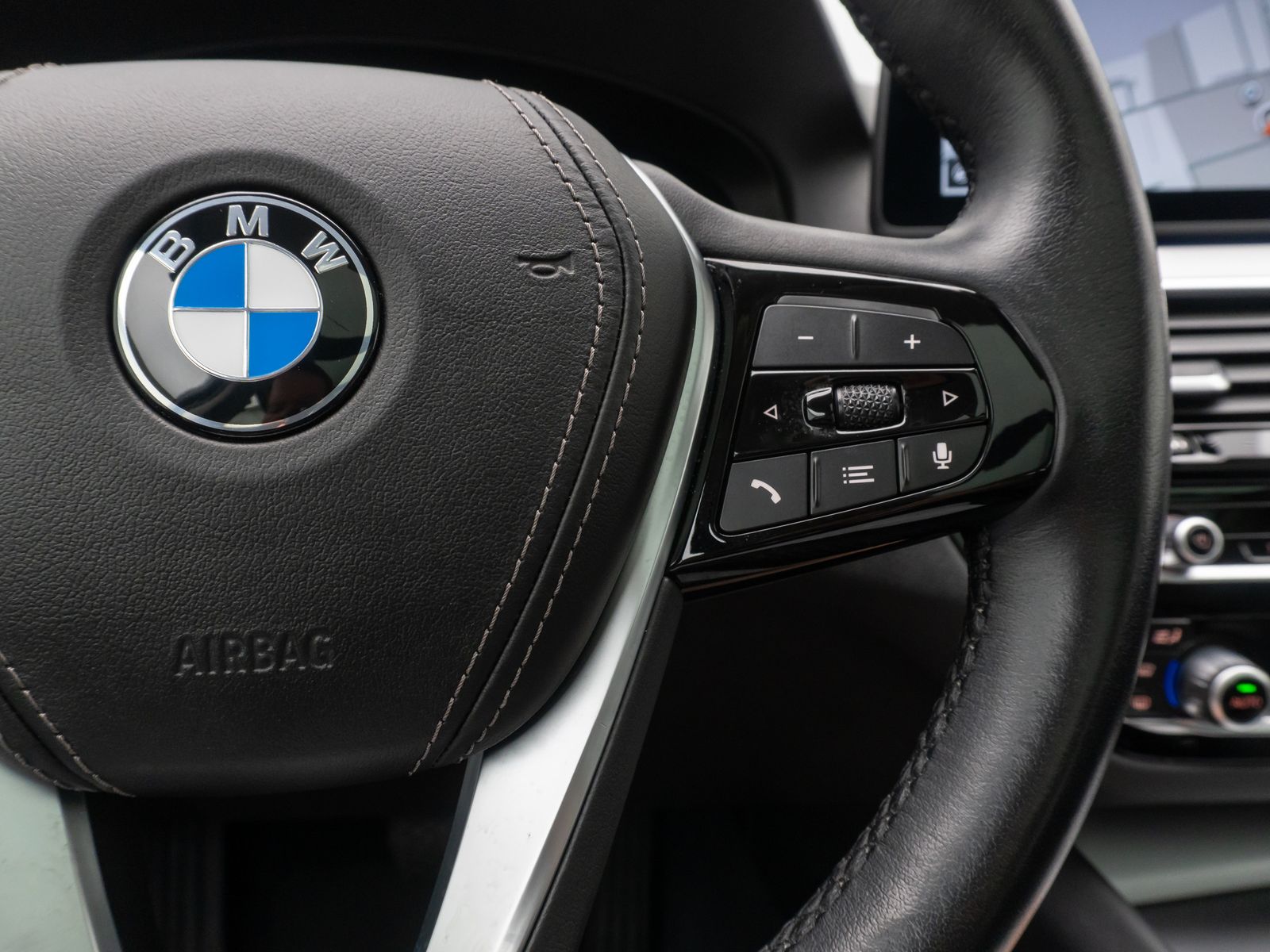 Fahrzeugabbildung BMW 520d xD Kamera HUD DAB Laser Panorama Leder 19"