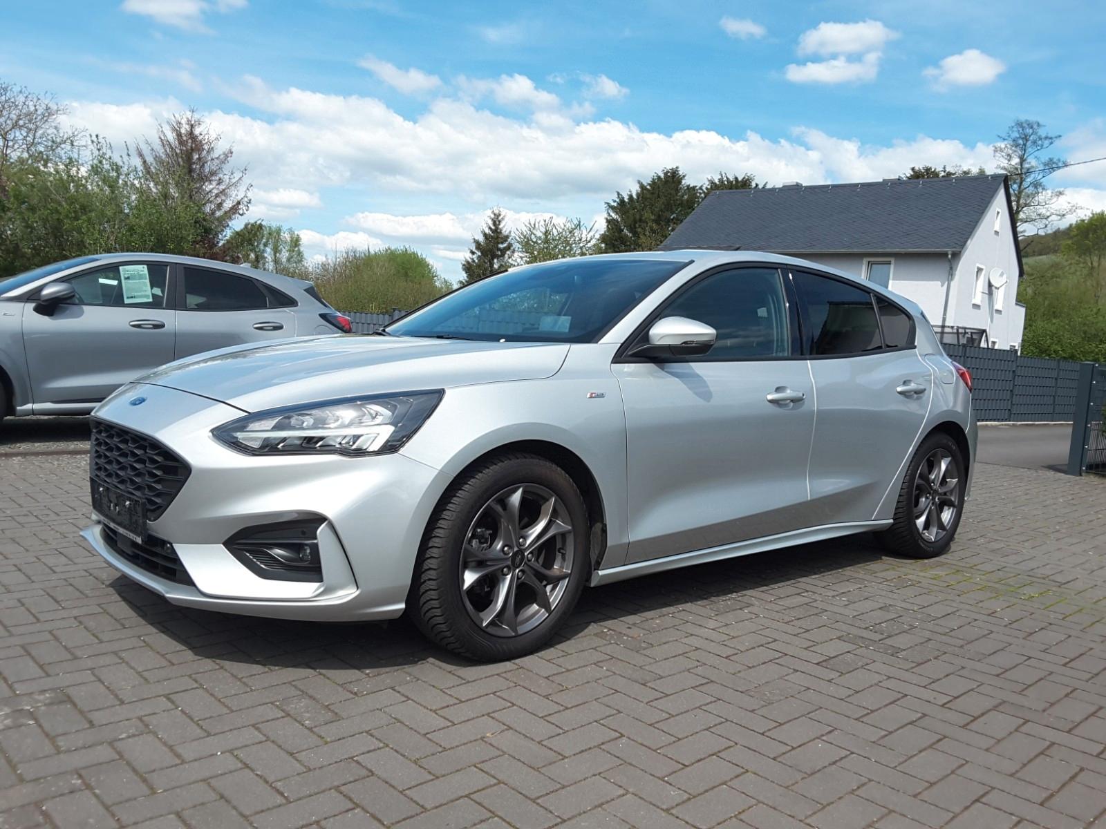 Ford Focus ST-Line Navi,kamera,HUD, LED Scheinwefer