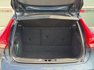 Volvo V40 Cross Country - 11