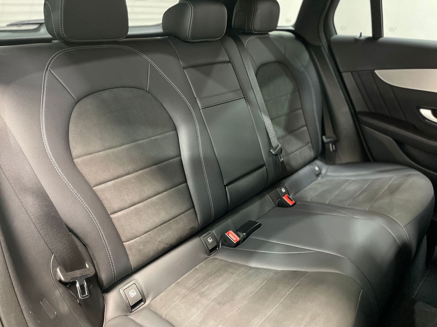 Fahrzeugabbildung Mercedes-Benz GLC 220 d 4M AMG #Distr.#Kamera#LED#Alcantara