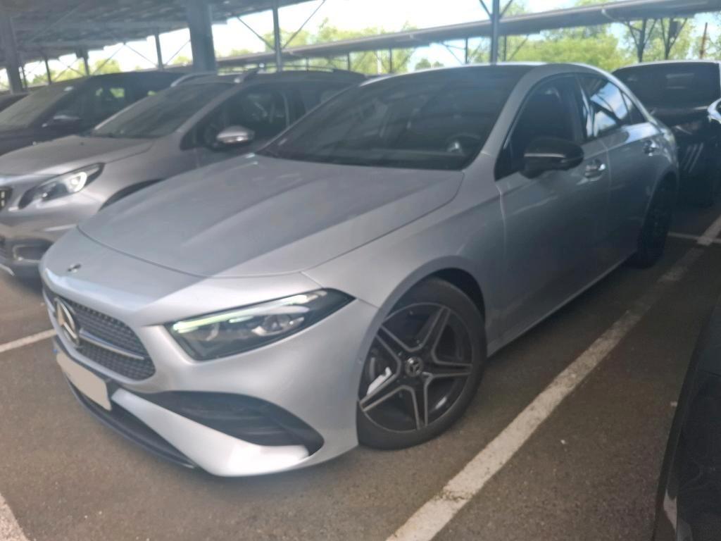 Mercedes-Benz A180 1.3 Ltr  AMG Line Limousine * Pano * ACC