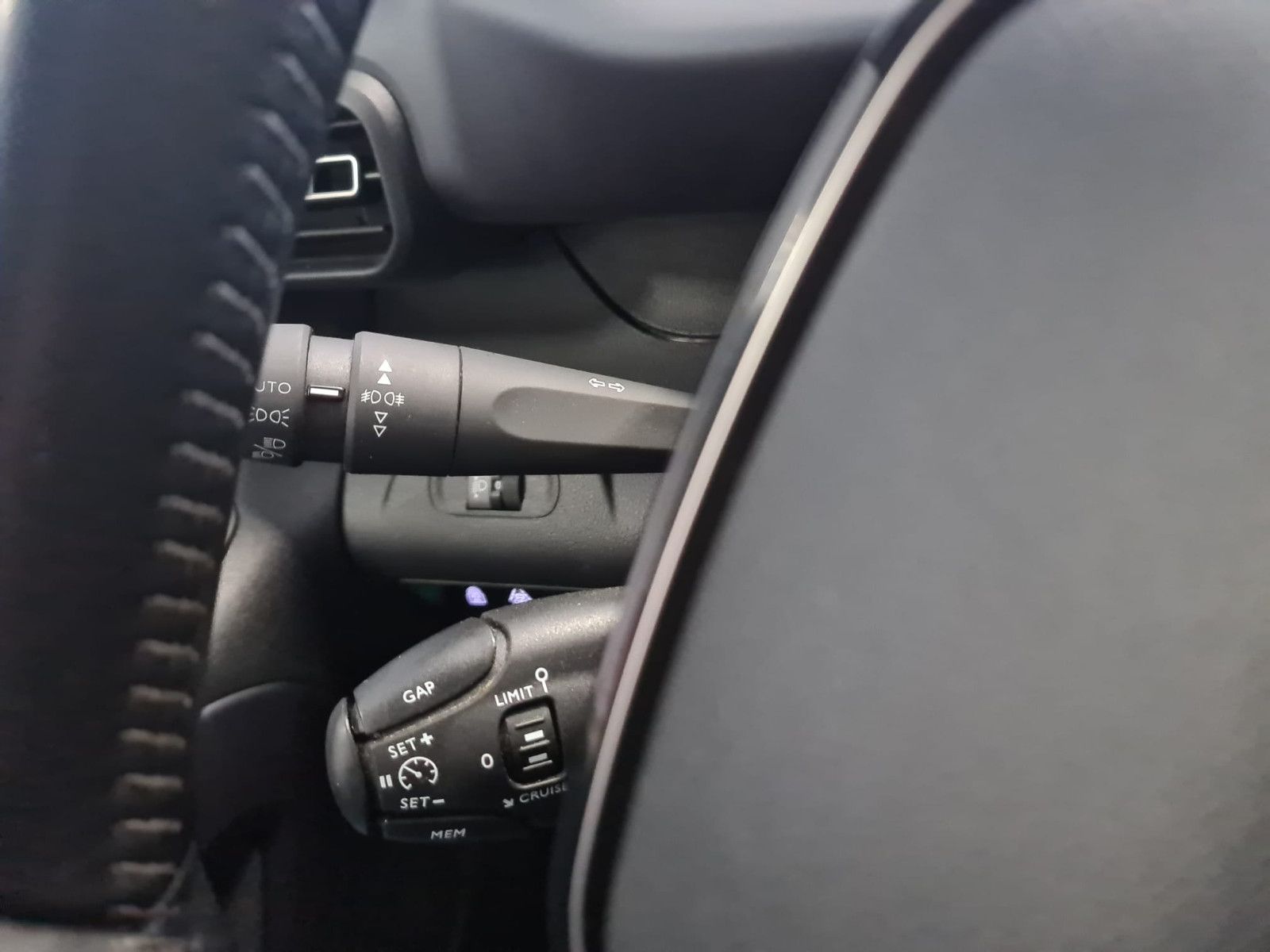 Fahrzeugabbildung Peugeot Rifter Allure L1 / SCHECKHEFT / NAVI