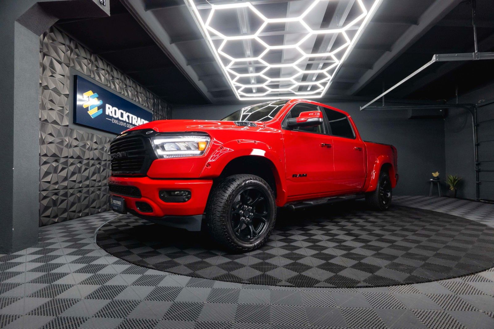 Fahrzeugabbildung Dodge RAM 5.7 V8 HEMI 4x4 LPG BRC Offroad Night-Paket