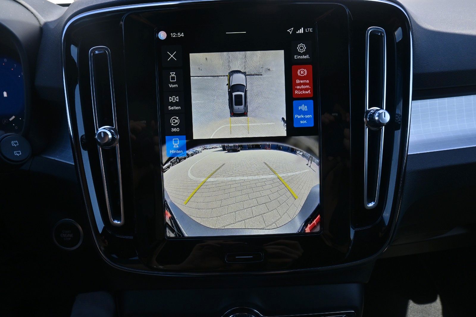 Fahrzeugabbildung Volvo XC40 B3 DKG Plus Black Edition*STDHZG*360°*ACC*