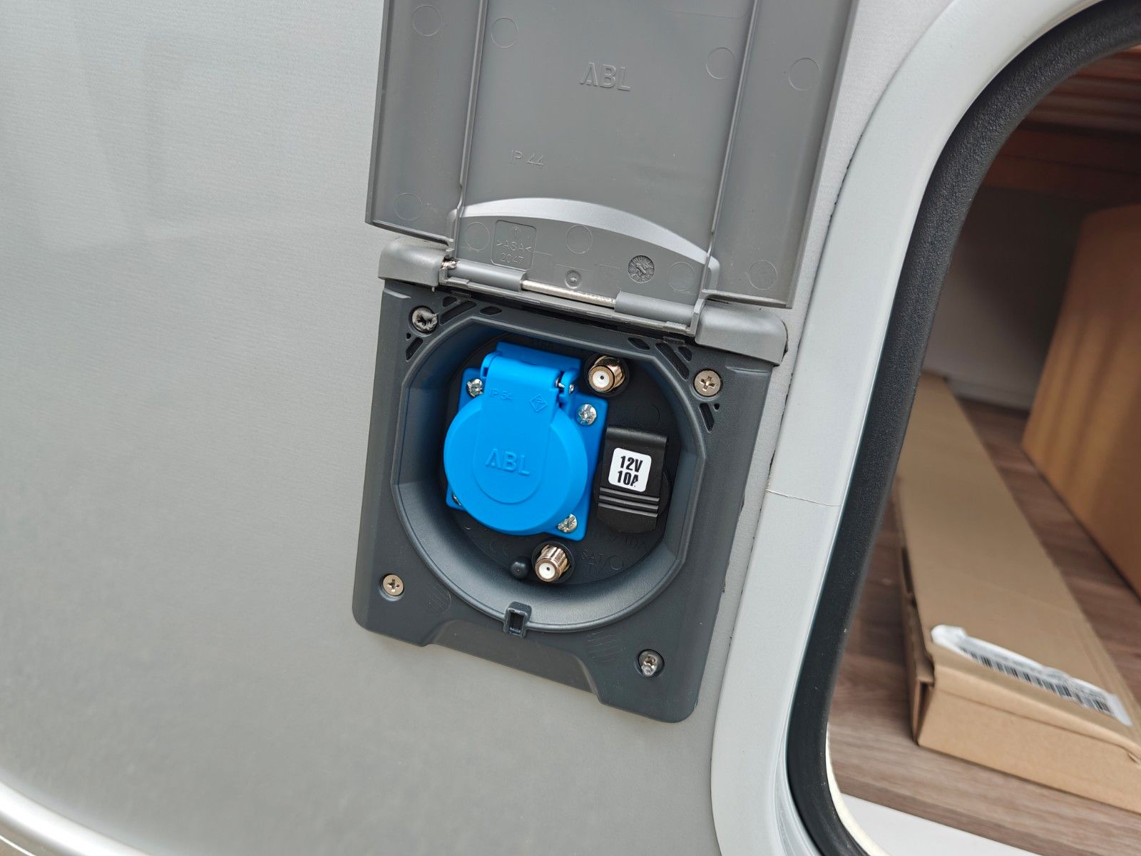 Fahrzeugabbildung HYMER / ERIBA / HYMERCAR Touring 530 Legend - JETZT 6.349€ SPAREN !!!