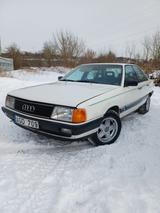 Audi 100 - weiße Audi 100