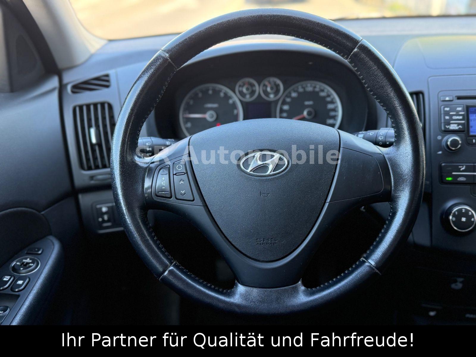 Hyundai i30 2011 — photo 11