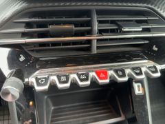 Foto Nummer 15: PEUGEOT 2008