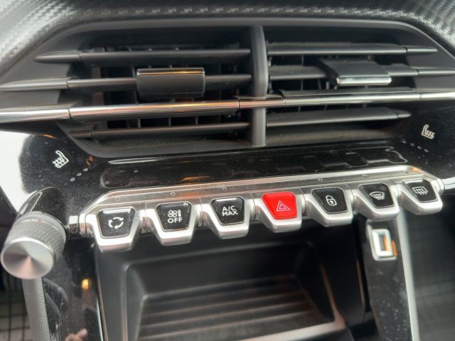 Foto Nummer 15: PEUGEOT 2008