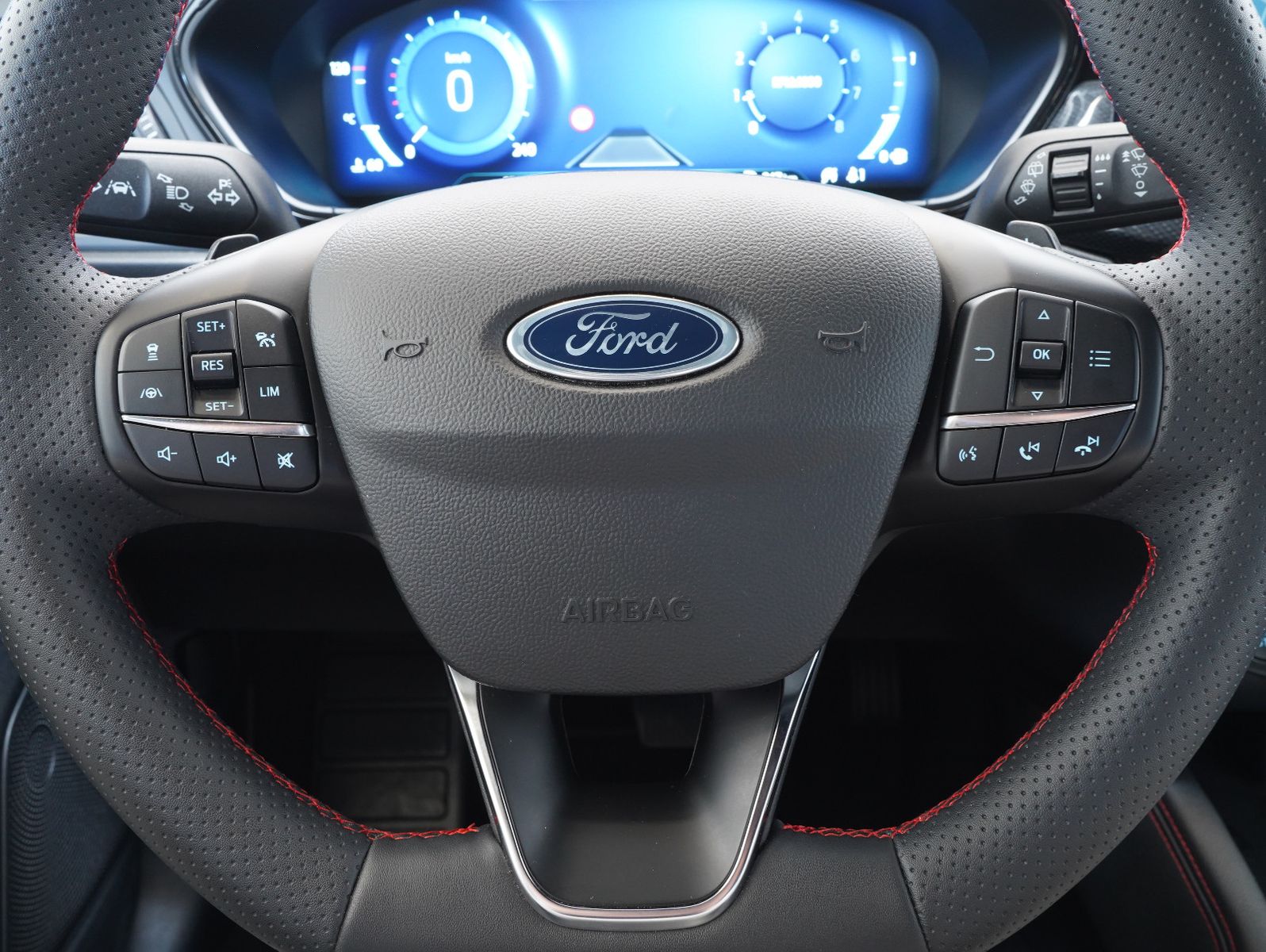 Fahrzeugabbildung Ford Focus Turnier ST-Line X 1.0 EcoBoost Mild-Hybrid