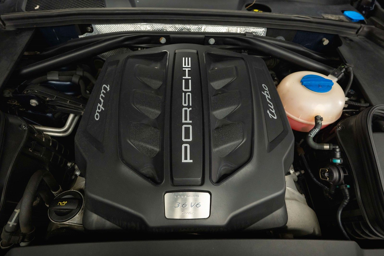 Fahrzeugabbildung Porsche Macan Turbo Sport-Design Chrono+ *Pano*DAB*LED*