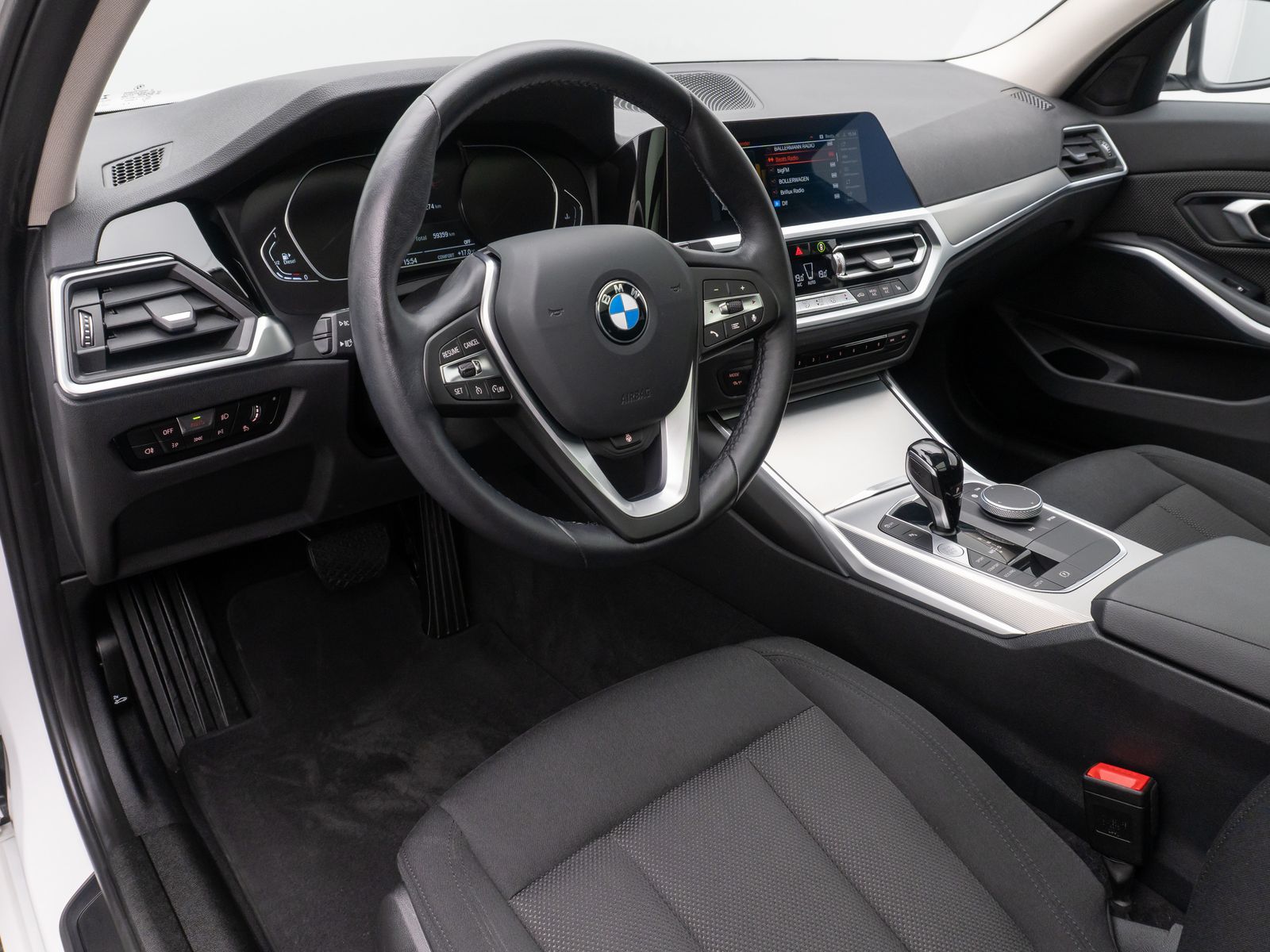 Fahrzeugabbildung BMW 320d DAB Kamera HiFi Memory LED Panorama 18Zoll