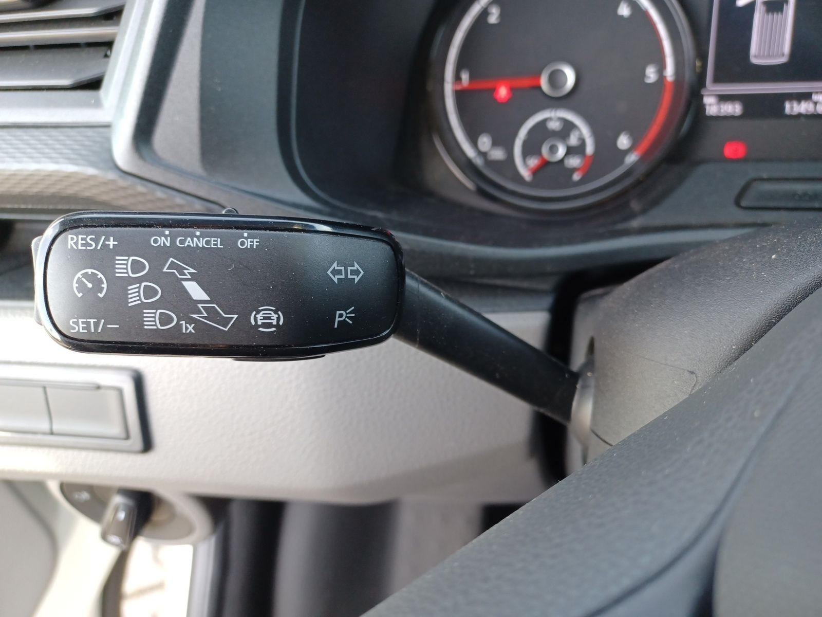 Fahrzeugabbildung Volkswagen T6 Kombi T6.1 TDI 9-Sitzer LR Klima GRA RFK SH
