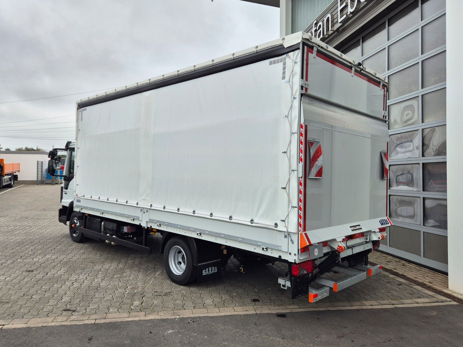 Fahrzeugabbildung Iveco Eurocargo ML75E19/P LBW  Spoiler Klima 3 Sitze