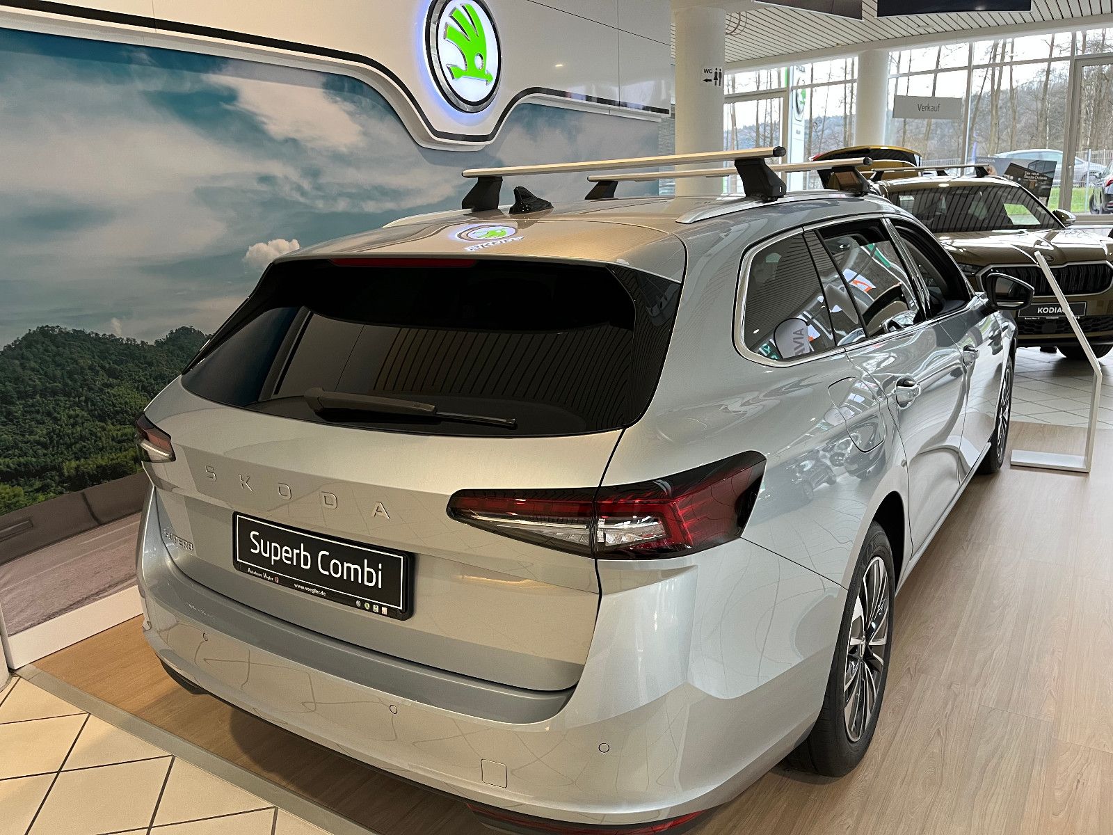 Superb Combi 2.0 TDI DSG ACC/Matrix/SHZ/Massage
