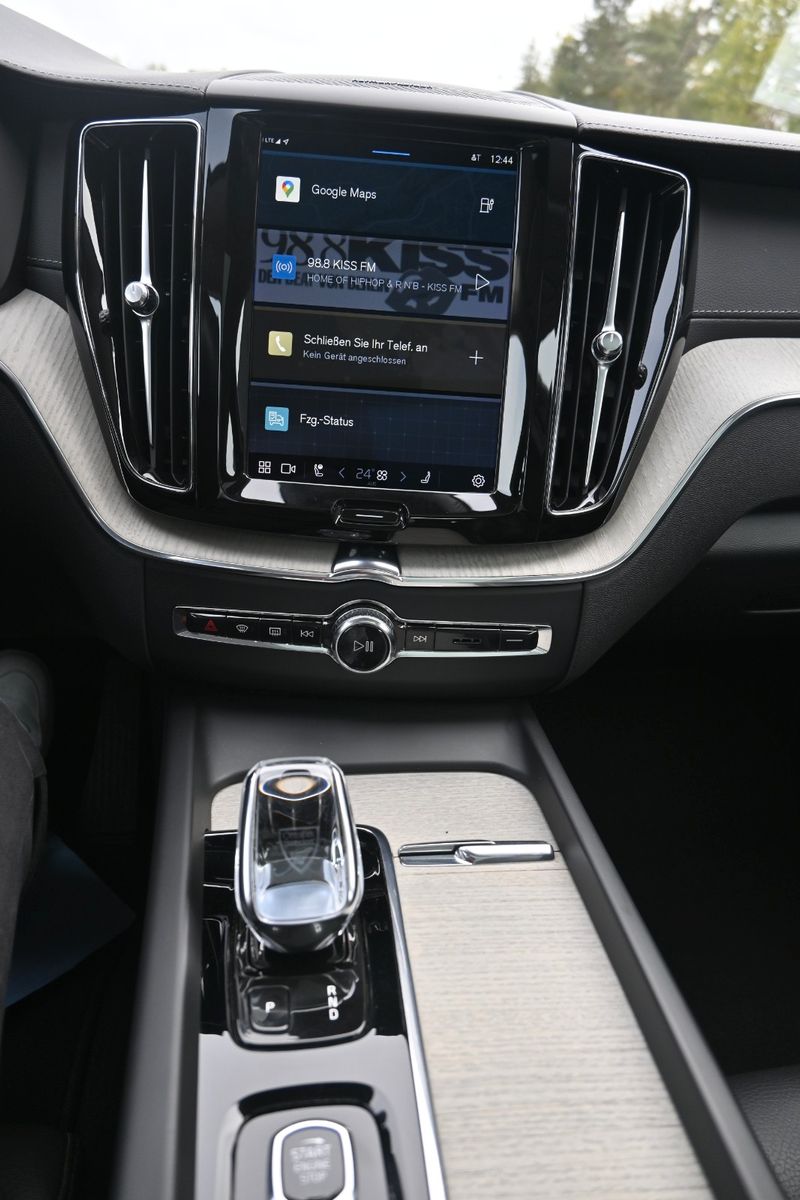 Fahrzeugabbildung Volvo XC60 T6 Inscription PHEV AWD*AHK*RFK*H&K*STHZG*