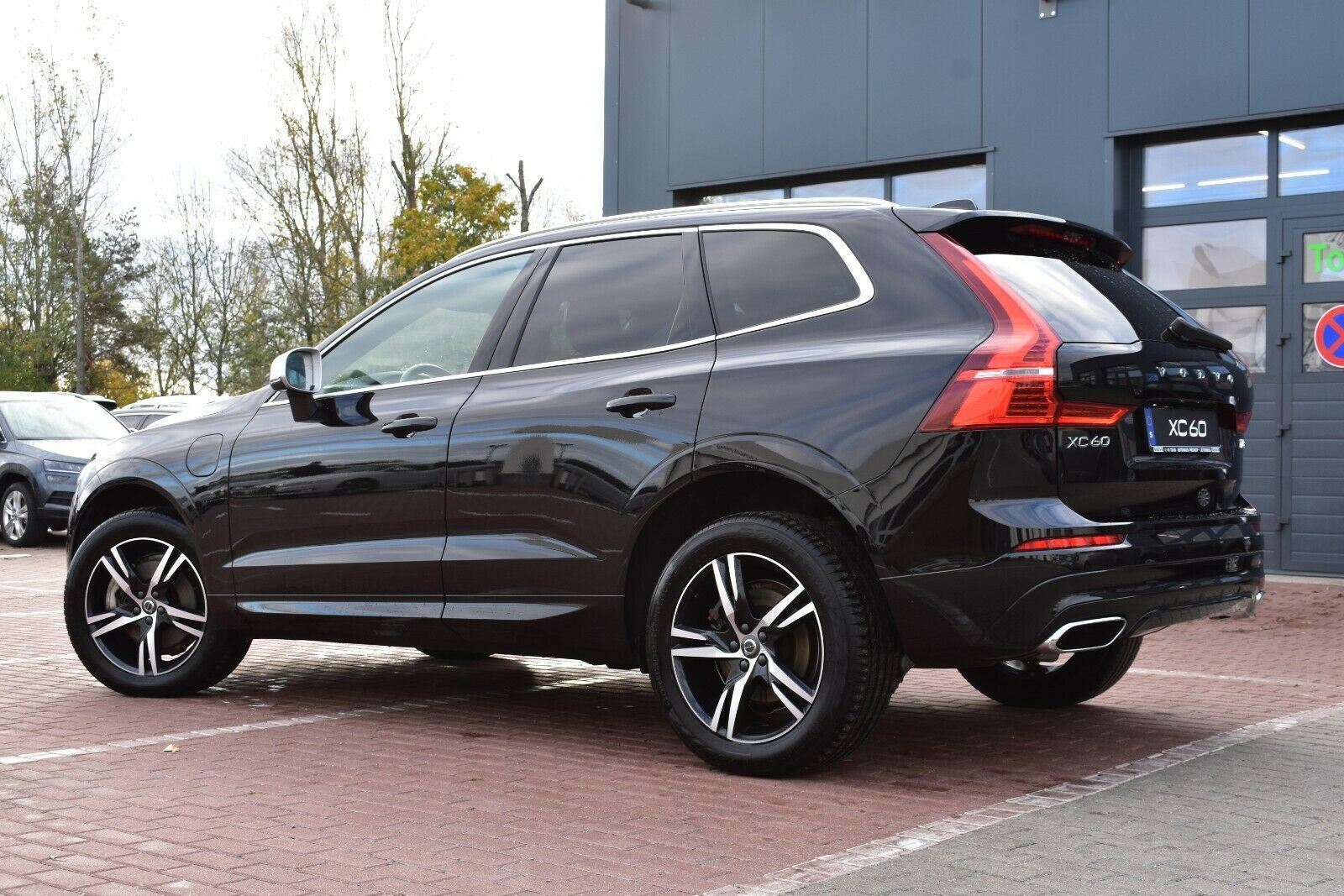 Fahrzeugabbildung Volvo XC60 T8 Twin Engine AWD R-Design*AHK*LUFT*Navi*