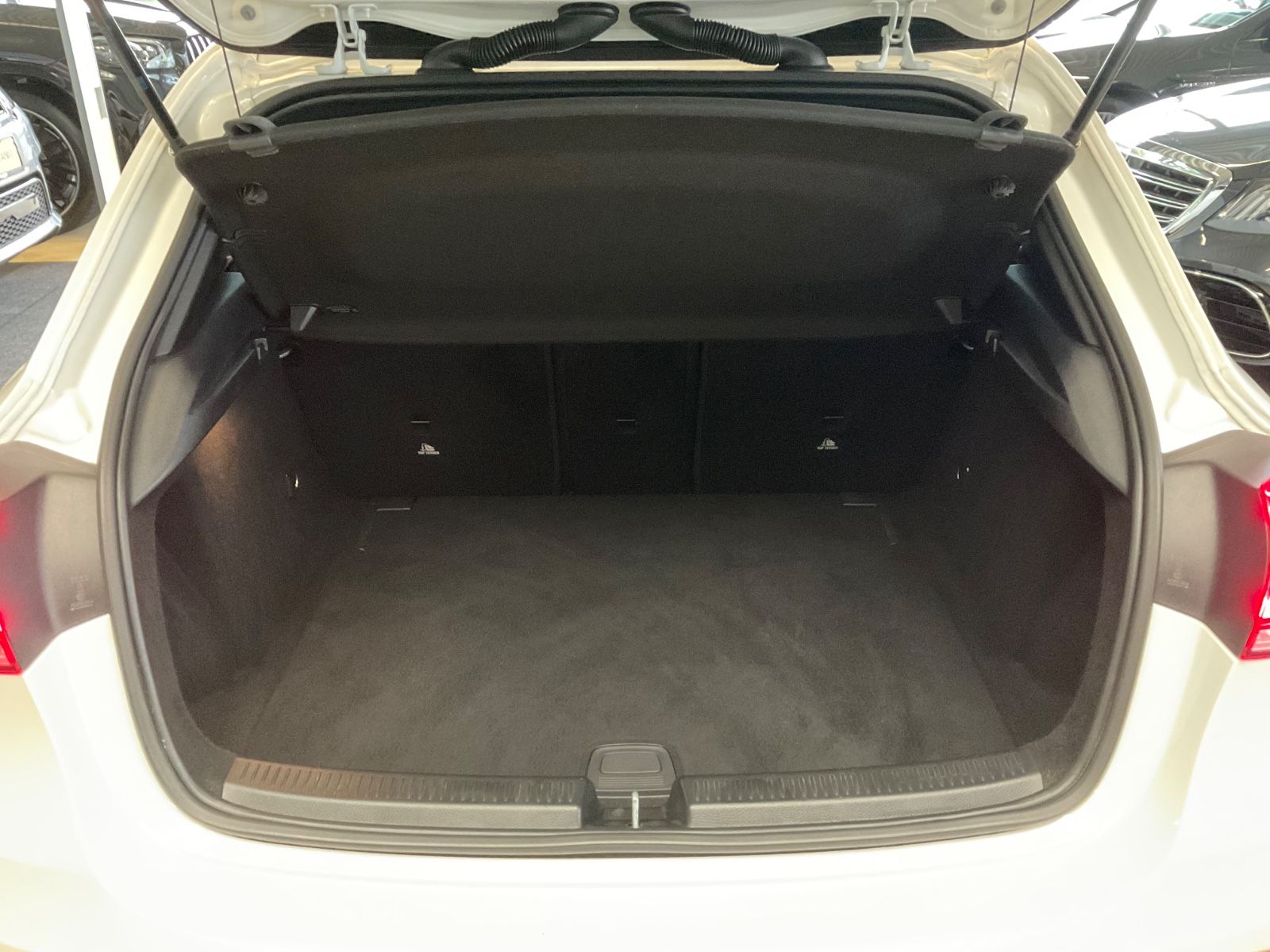 Fahrzeugabbildung Mercedes-Benz A 35 AMG 4Matic*Head-Up Display*MBUX