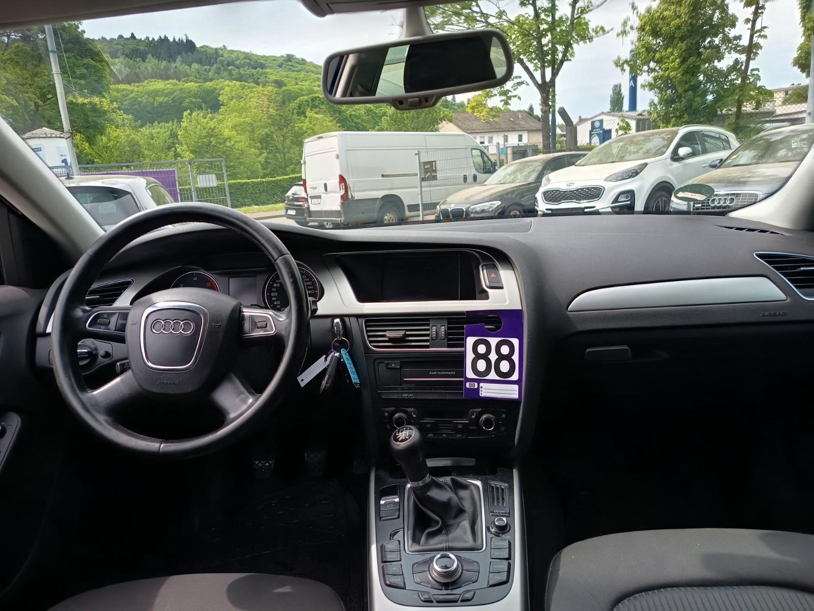 Audi A4 2010 — photo 9