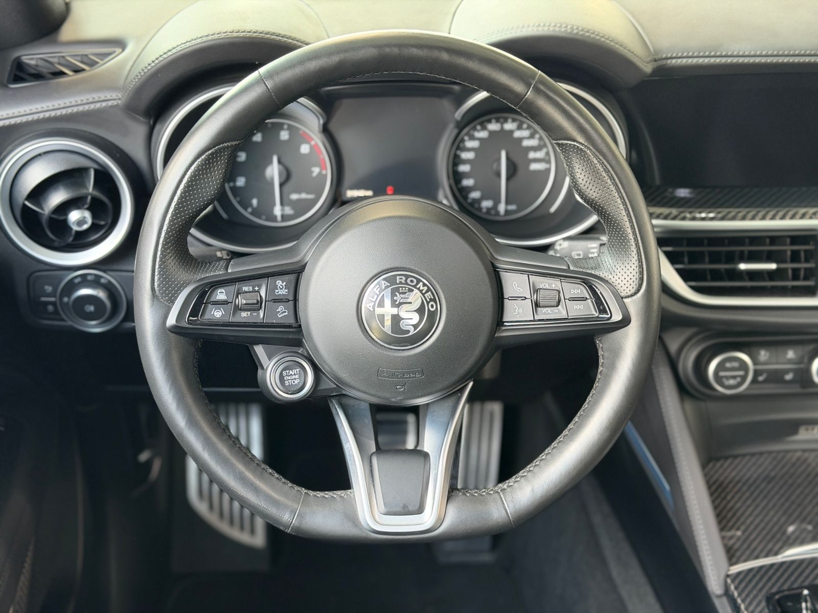 Fahrzeugabbildung Alfa Romeo Stelvio Veloce Ti Q4 H/K BI-XEN NAV RFK 21"