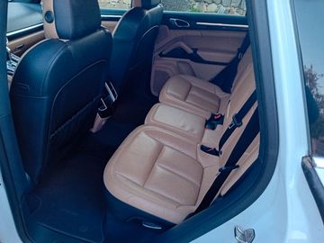 Porsche Cayenne - 10