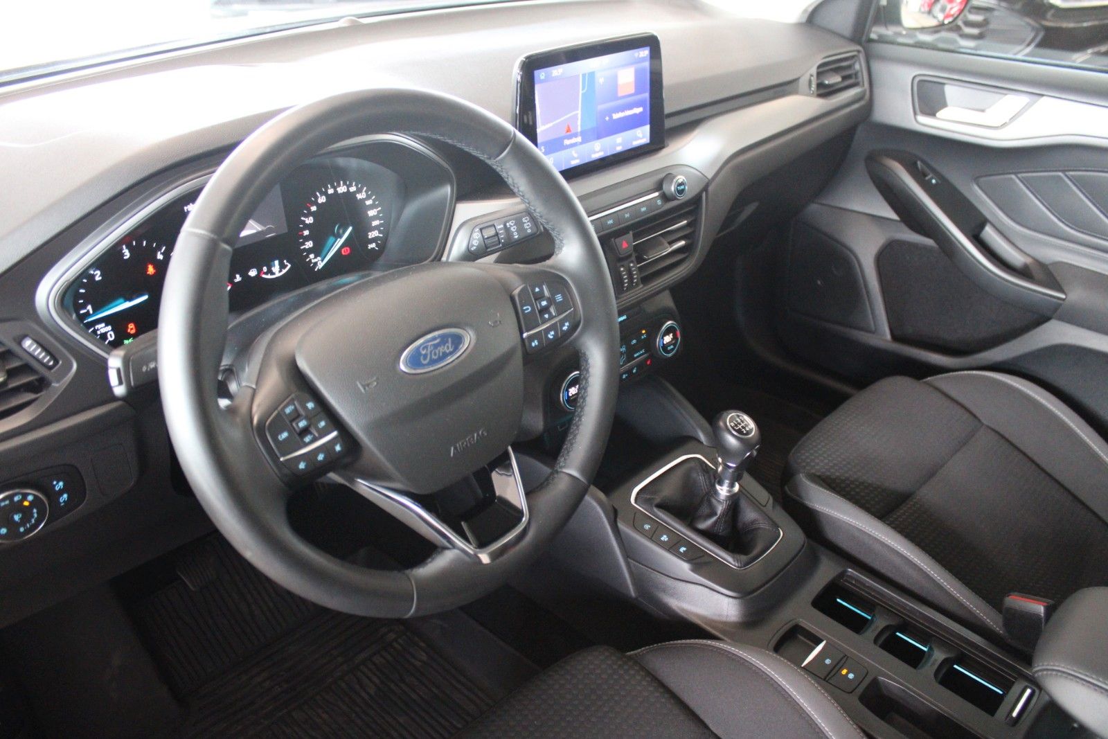 Fahrzeugabbildung Ford Focus Turnier Cool & Connect NAVI CAM WinterPak.