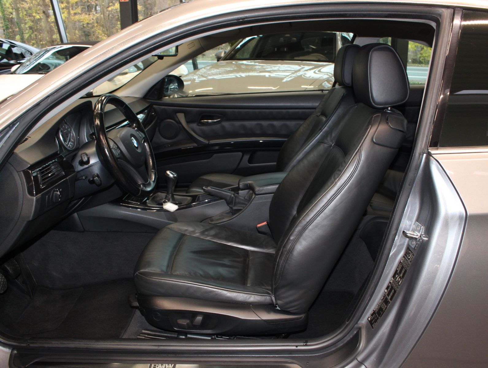 Fahrzeugabbildung BMW 325i Coupe Lagerschaden