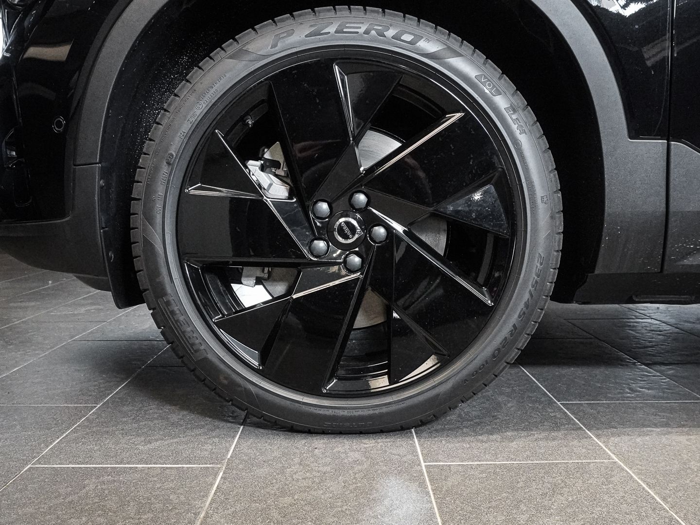 Volvo EX40 Single Motor Extended Range RWD Ultra Black imagem 3