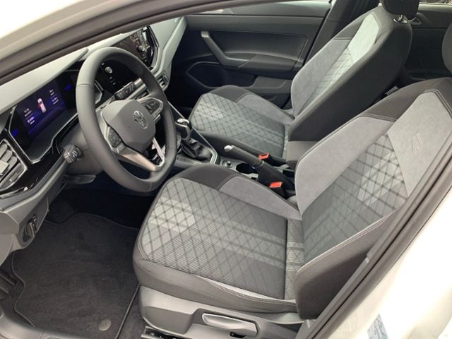 Fahrzeugabbildung Volkswagen Taigo 1,5 TSI DSG R-LINE IQ DIRVE KAMERA NAVI MA