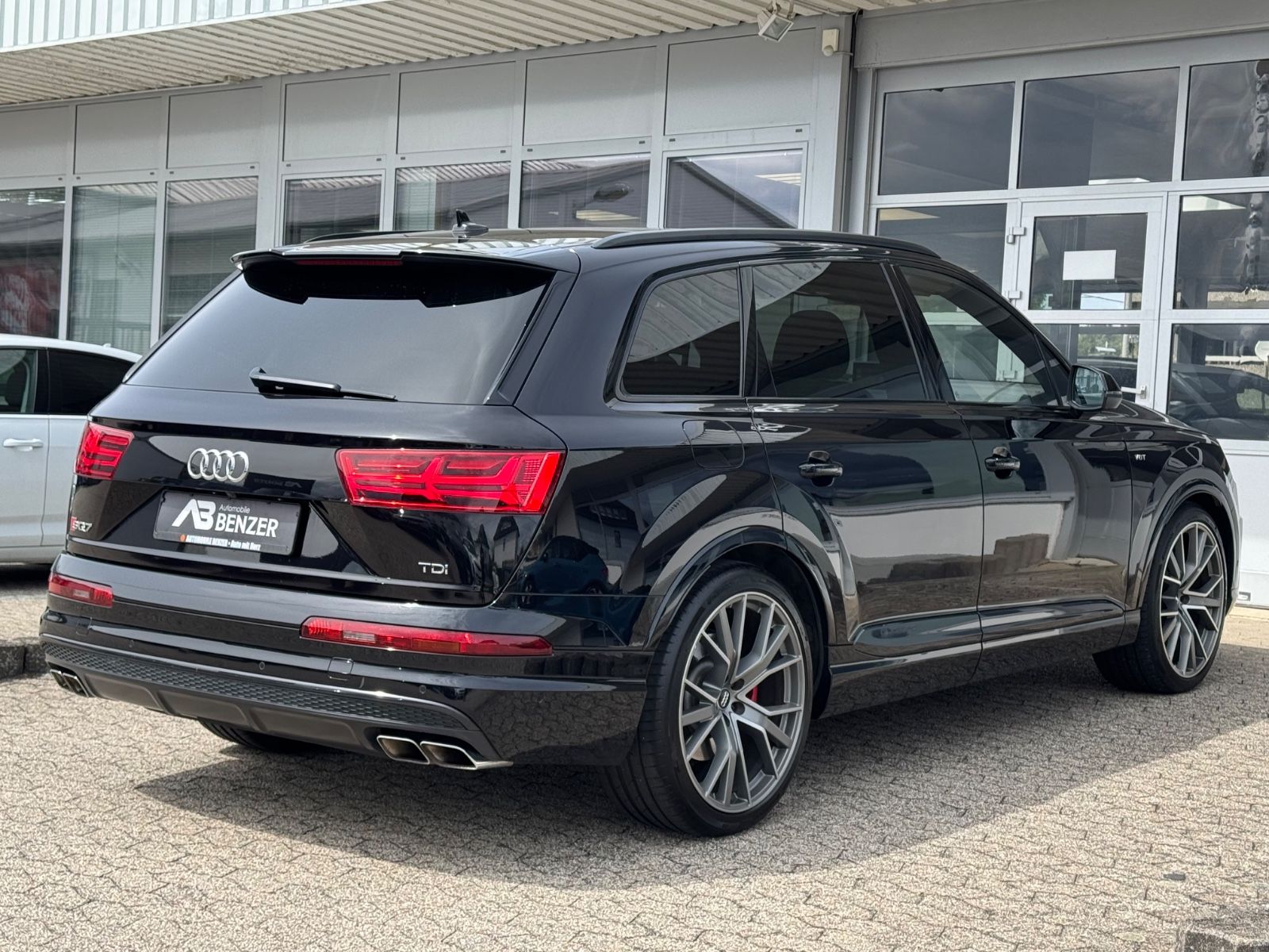 Fahrzeugabbildung Audi SQ7/RAUTEN-SITZE/PANO/AHK/360°Cam/Carbon/BOSE/
