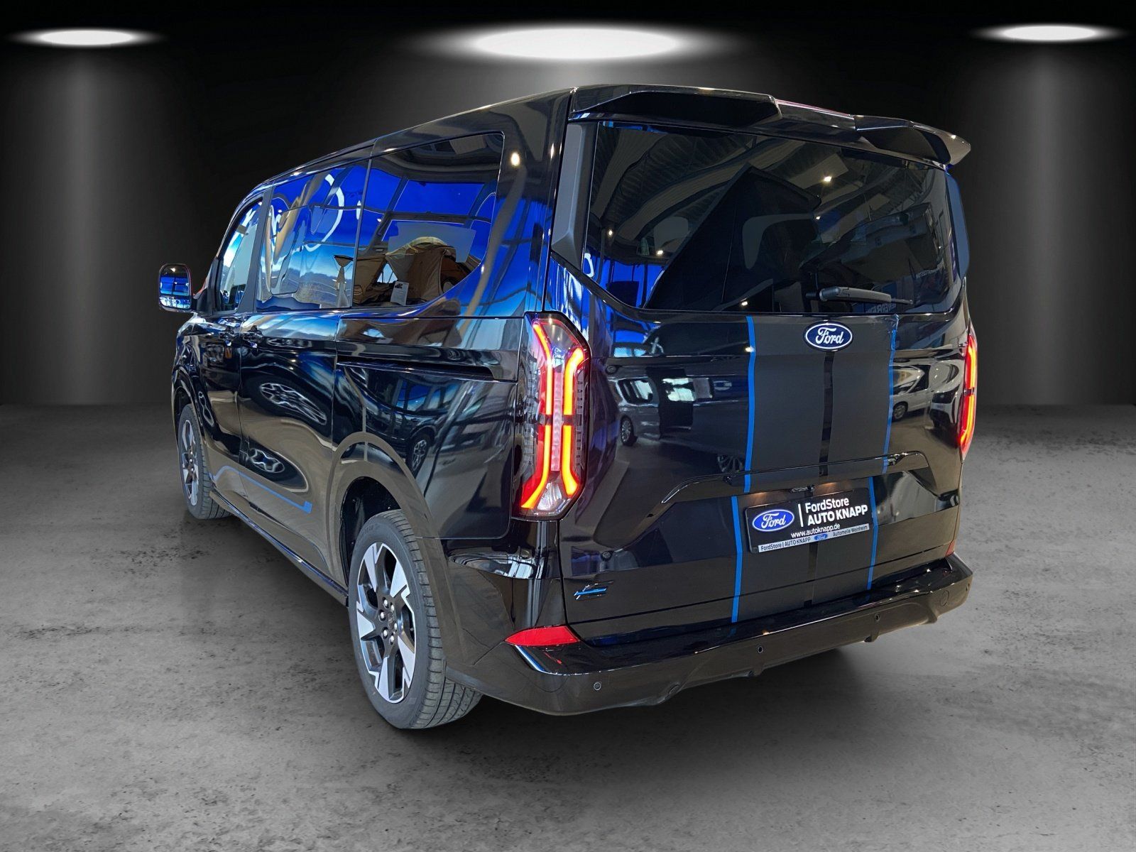 Fahrzeugabbildung Ford E-Tourneo Custom Sport Glasdach Schiebetür elek.